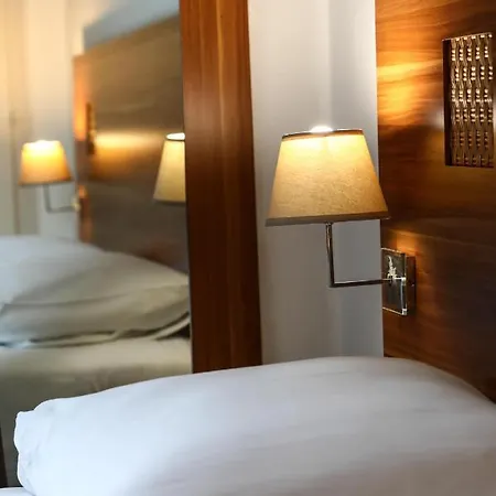 Hotel The Originals City, Gare